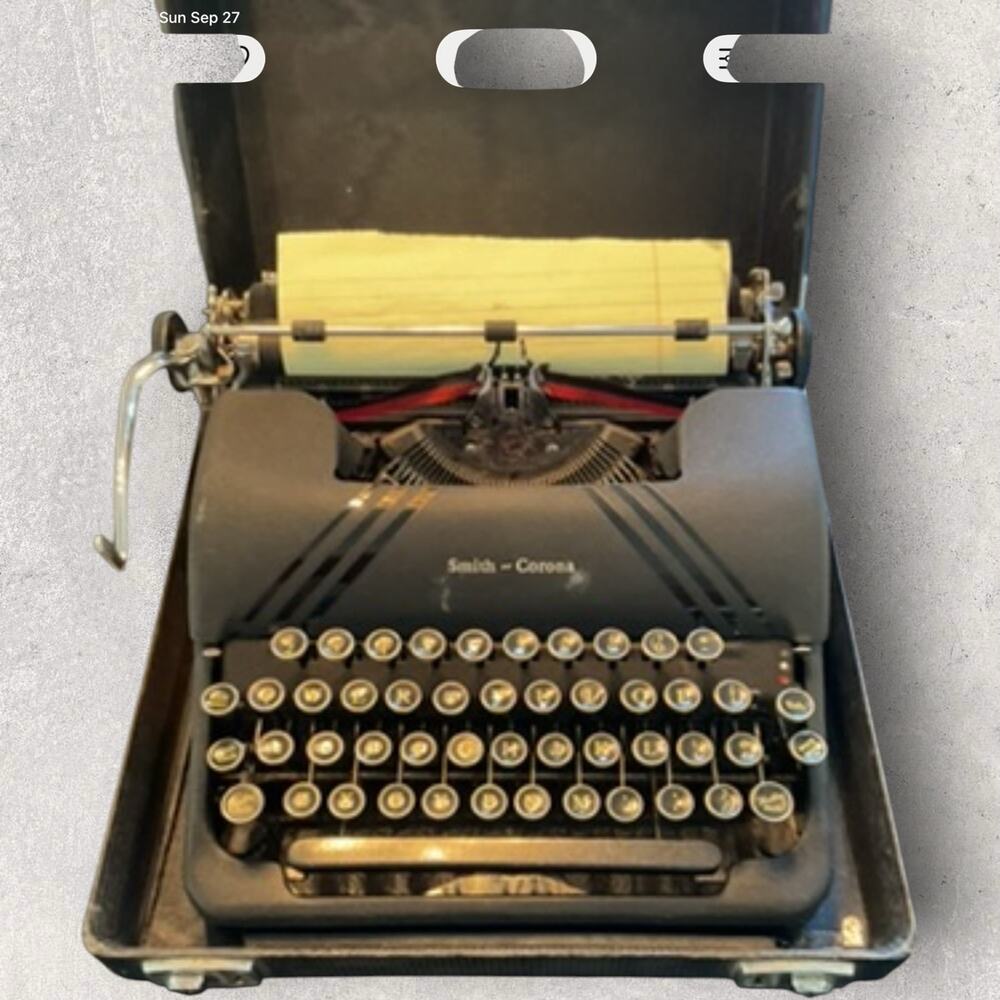 Vintage Smith Corona Portable Manual Typewriter Black With Carrying Case